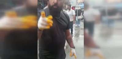 Adana'da i&ccedil;ler acısı manzara! Vatandaş kanalizasyona indi