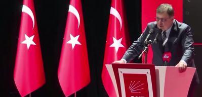 Cemil Tugay  &ldquo;İzmir&rsquo;e karşı sorumluluğum gereği bir kararın eşiğindeyim&rdquo; dedi.