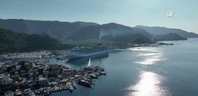 Marmaris'e "MSC Divina" kruvaziyeriyle 3 bin 705 turist geldi