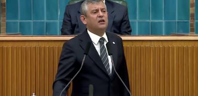 &Ouml;zg&uuml;r &Ouml;zel'in isim vermeden Tugay'ı hedef aldı: Hain oğlu hain