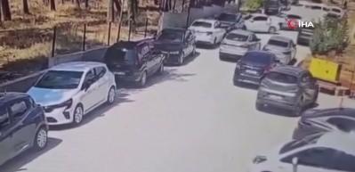 &Ccedil;ocukların &uuml;zerine gidiyordu! Geri geri ka&ccedil;an aracı b&ouml;yle durdurdular