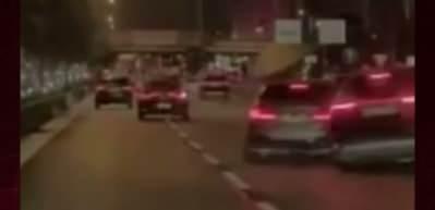 Pendik'te trafik magandası yanındaki otomobile &ccedil;arpıp ka&ccedil;tı