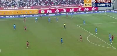 &Ccedil;in liginde inanılmaz anlar: Aynı anda iki top ağlarla buluştu