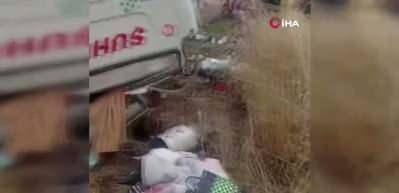 Afyonkarahisar'da tarım iş&ccedil;ilerini taşıyan midib&uuml;s devrildi! 1 &ouml;l&uuml;, 27 yaralı