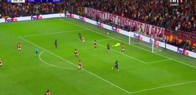 Barcelona'ya 4-1 yenilen Galatasaray, "Devler Ligi"nde puanla tanışamadı