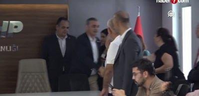 CHP'den &Ouml;zg&uuml;r &Ouml;zel'e Cemil Tugay tepkisi: &Ccedil;ıkıp &ouml;z&uuml;r dileyin!