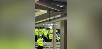 İngiliz polisinden Fenerbah&ccedil;elilere orantısız g&uuml;&ccedil;! 1 taraftarın burnu kırıldı