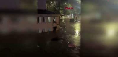 İstanbul felaketi yaşadı! Sel sularında can savaşı: Vatandaşları halatla kurtardılar