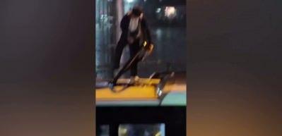 İstanbul'u sel aldı! Okullar tatil edildi, trafik fel&ccedil; oldu!