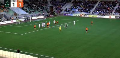 Kaleci 23 metreden frikik gol&uuml; attı! 87'de galibiyeti getirdi