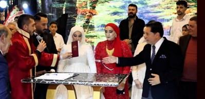 Nikah memurunun hareketi Ahmet &Ouml;zer'i kızdırdı