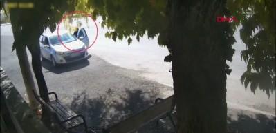 Polisin 'Heimlich' manevrası s&uuml;r&uuml;c&uuml;n&uuml;n hayatını kurtardı