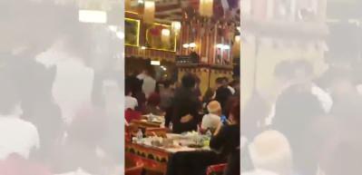 Sahnede korkutan anlar! Usta Sanat&ccedil;ı Hakkı Bulut yere yığıldı