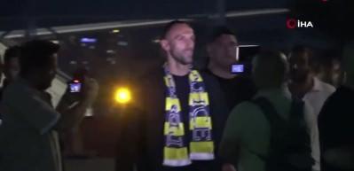 Galatasaray-Fenerbah&ccedil;e derbisinde g&ouml;zler golc&uuml;lerde: Osimhen ve Muriqi &ouml;ne &ccedil;ıkıyor