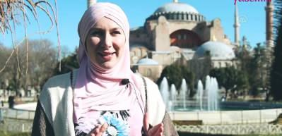 24 yaşındaki İngiliz kız sosyal medya hesabından İslamiyet'i anlatıyor!