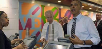 Obama yemek kuyruğunda