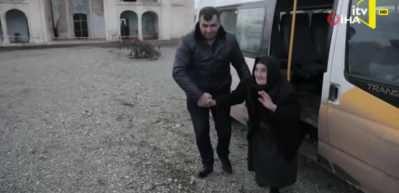 27 yıl sonra Ağdam'a d&ouml;nen Semaye Nine toprağı &ouml;pt&uuml;