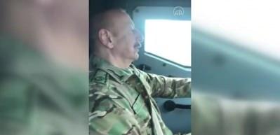 27 yıl sonra tarihi ziyaret! Bayrağı g&ouml;ndere bizzat Aliyev &ccedil;ekti