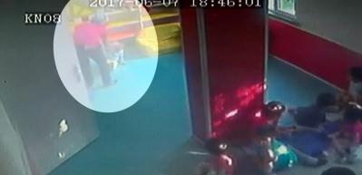 2 yaşındaki &ccedil;ocuğa kreşte darp kamerada