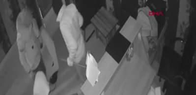 Tuvalet penceresinden ka&ccedil;maya &ccedil;alışan hırsız b&ouml;yle yakalandı