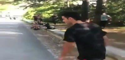 G&ouml;renler şaştı kaldı! Tek ayağıyla art arda bakın ne yaptı!