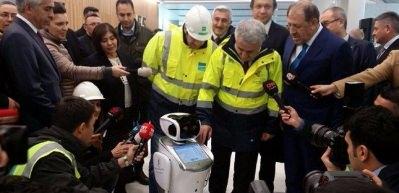 3. Havalimanında hizmet verecek akıllı robotlar
