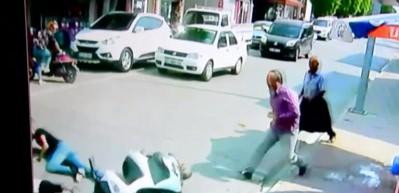 3 yaşındaki &ccedil;ocuğa motosiklet b&ouml;yle &ccedil;arptı!