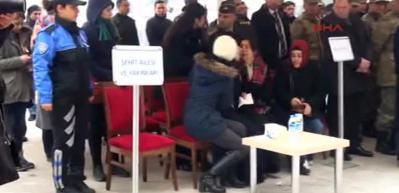  3 yaşındaki kızı tabutun arkasından 'Baba' diye bağırdı