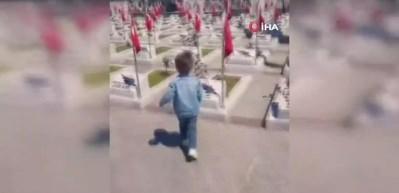3 yaşındaki minik İsmail&rsquo;in bayrak sevgisi duygulandırdı