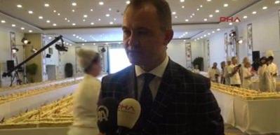  633.3 metrelik meyveli kek Guinness'e aday