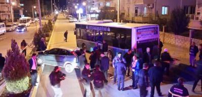 6 ara&ccedil; birbirine girdi: 3&rsquo;&uuml; polis 4 yaralı