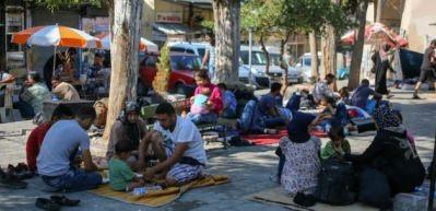 6 dil bilen Suriyeli doktor garsonluk yapıyor