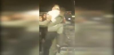 6 İsrail askeri bir oldu ama yerinden kıpırdatamadılar
