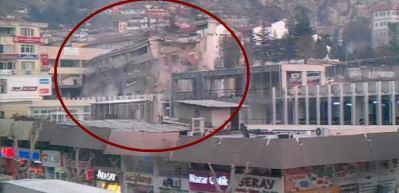 6 katlı bina bir anda &ccedil;&ouml;kt&uuml;: 1 iş&ccedil;i &ouml;ld&uuml;