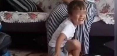 6 yaşındaki &ccedil;ocuğa &ouml;z anne şiddeti kamerada