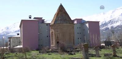 700 yıllık kümbet eski silüetine kavuşacak