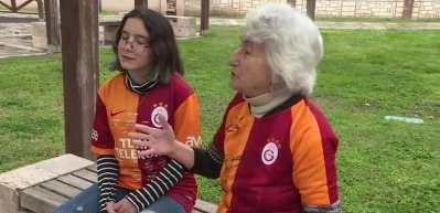 80 yaşındaki G&ouml;n&uuml;l teyze futbol aşkıyla şaşırtıyor