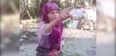 85 yaşındaki Hatice teyzenin bayrak sevgisi!