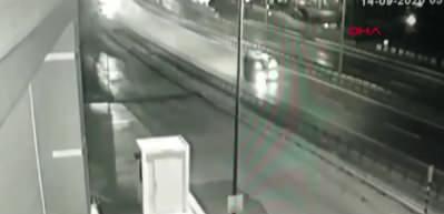 Pendik'te 9 kişinin yaralandığı otob&uuml;s kazası kamerada