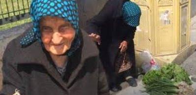 95 yaşında, ekmeğinin peşinde bir anne!