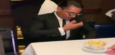 Nusret G&ouml;k&ccedil;e altınlı cappuccino yaptı: Kahve d&uuml;kkanı a&ccedil;acağım