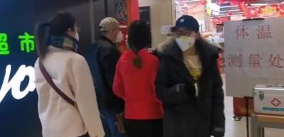 T&uuml;rk akademisyen ge&ccedil;ti! &Ccedil;in'de markete girerken...