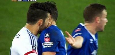 İngiltere'yi karıştıran olay! Costa rakibini ısırdı