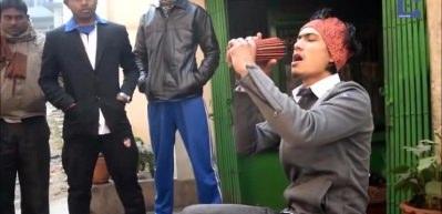 Nepalli gencin &ccedil;ılgın g&ouml;sterisi