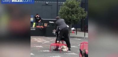 Milyoner adamdan, karısına sokak ortasında şiddet!