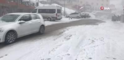Uludağ'da tatilci yok, kar var