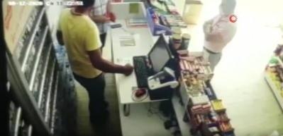 Denetim yapan memuru darp eden akaryakıt&ccedil;ı kamerada