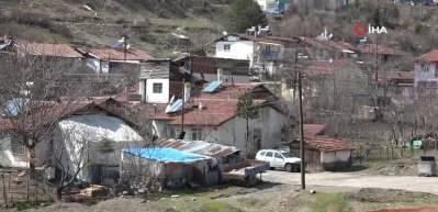 Bir koca dehşeti daha... Boşanmak isteyen karısını 22 yerinden bı&ccedil;akladı