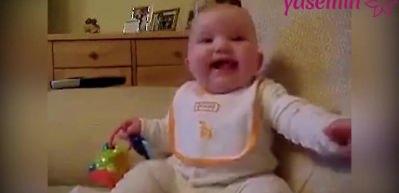 Sevimli bebeğin kahkaha dolu anları