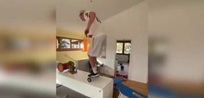 Karantinada evde canı sıkılan gen&ccedil; ağızları a&ccedil;ık bıraktı! (26 Mart Bi Acayip Haberler)